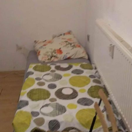 פראג Economy Flat 18 Minutes From Vaclavske Namesti מראה חיצוני תמונה