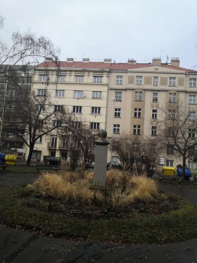 פראג Economy Flat 18 Minutes From Vaclavske Namesti מראה חיצוני תמונה