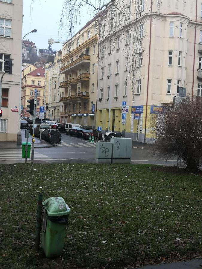 פראג Economy Flat 18 Minutes From Vaclavske Namesti מראה חיצוני תמונה