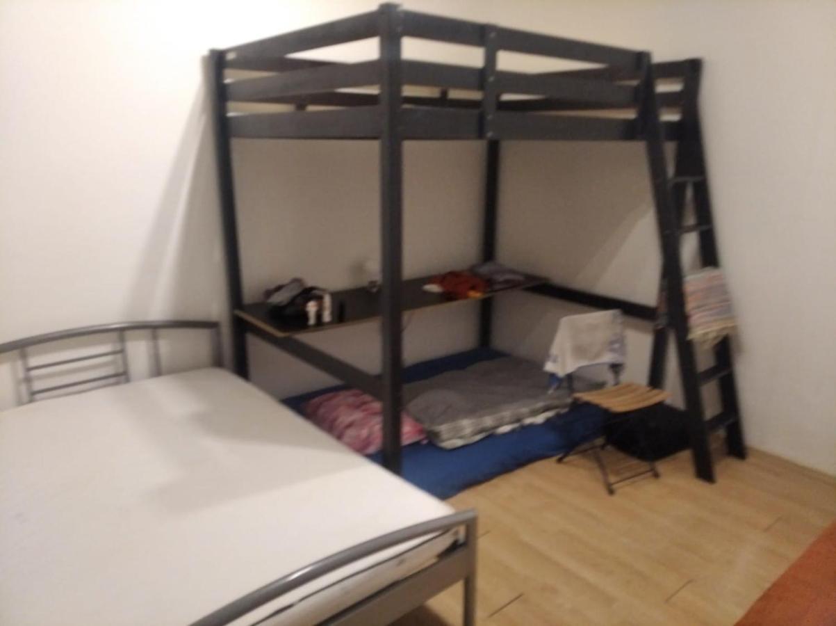 פראג Economy Flat 18 Minutes From Vaclavske Namesti מראה חיצוני תמונה
