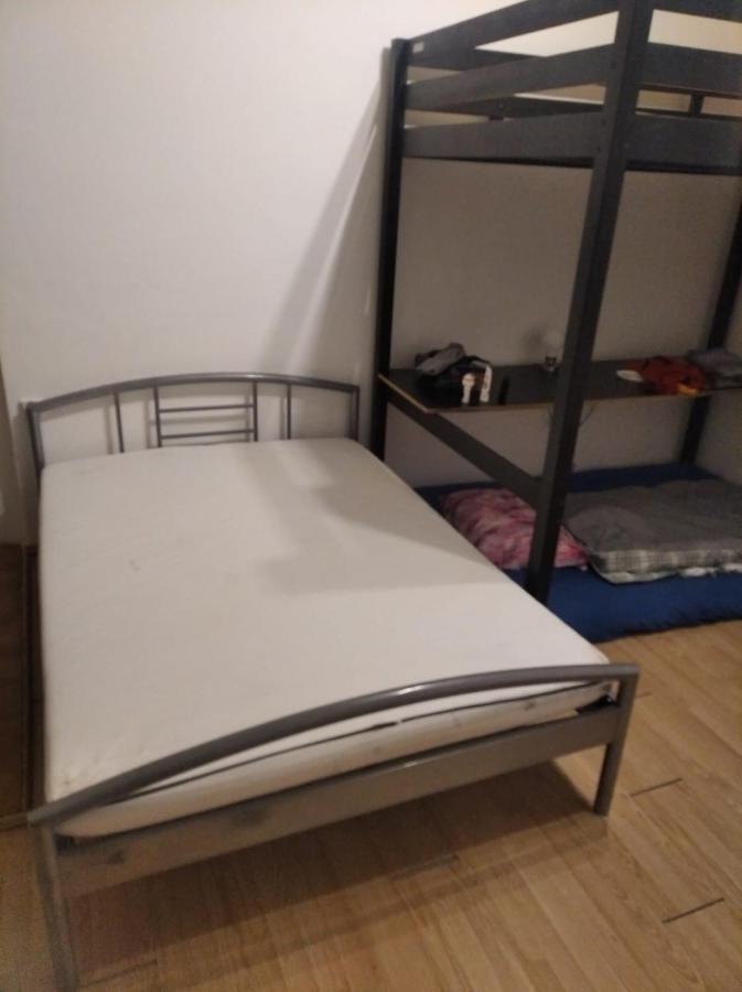 פראג Economy Flat 18 Minutes From Vaclavske Namesti מראה חיצוני תמונה