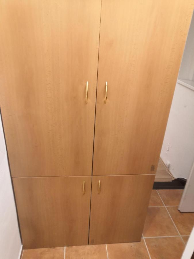 פראג Economy Flat 18 Minutes From Vaclavske Namesti מראה חיצוני תמונה