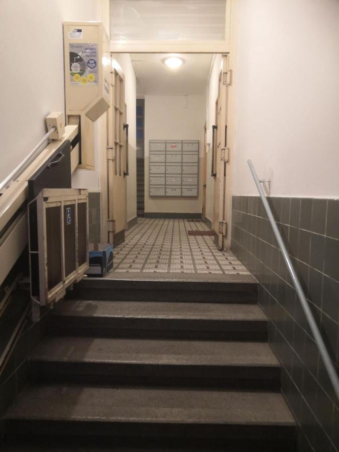 פראג Economy Flat 18 Minutes From Vaclavske Namesti מראה חיצוני תמונה